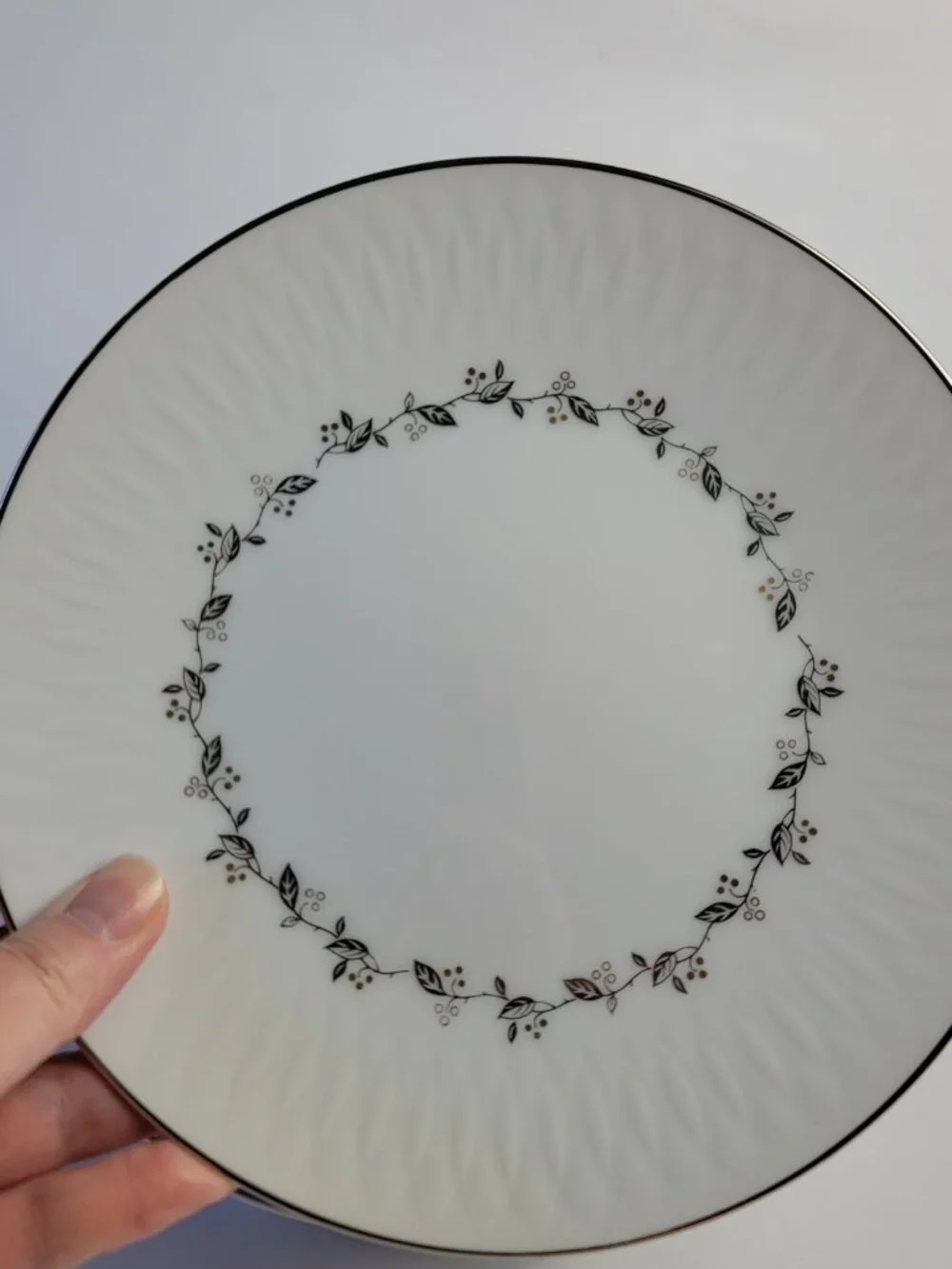 FOUR Sango Carillon Salad Plates White Gold Berries Platinum Leaves 8 Inch